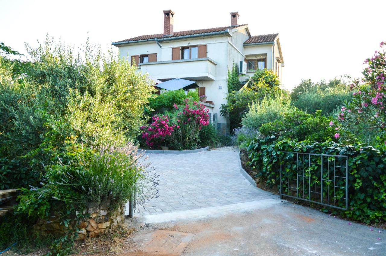 Apartment Zoja Pinezici  Exterior photo